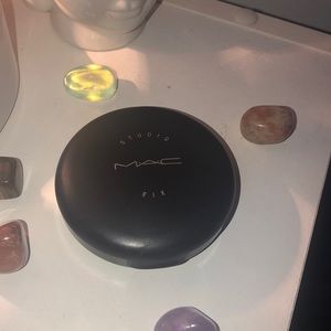 Mac NC25 Studio Fix Powder Foundation